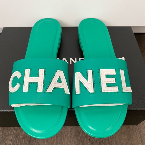 2023 CHANEL CHA NEL LOGO GREEN LEATHER FLAT SHOES SLIDES MULES 38 - Picture 5 of 15